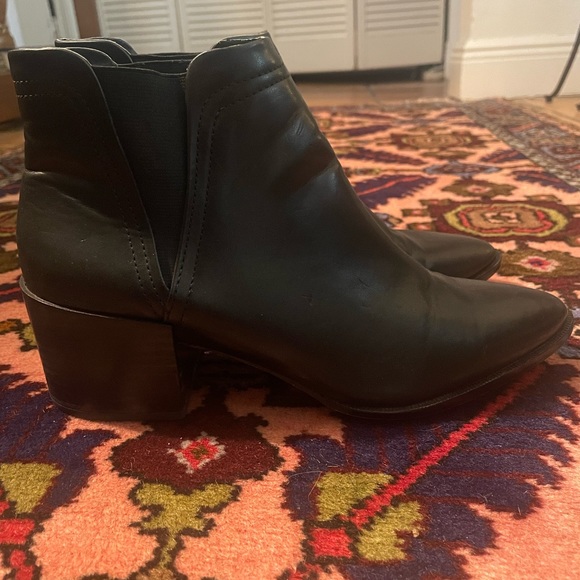 Dolce Vita Black Ankle Boots Size 9 - Picture 4 of 5